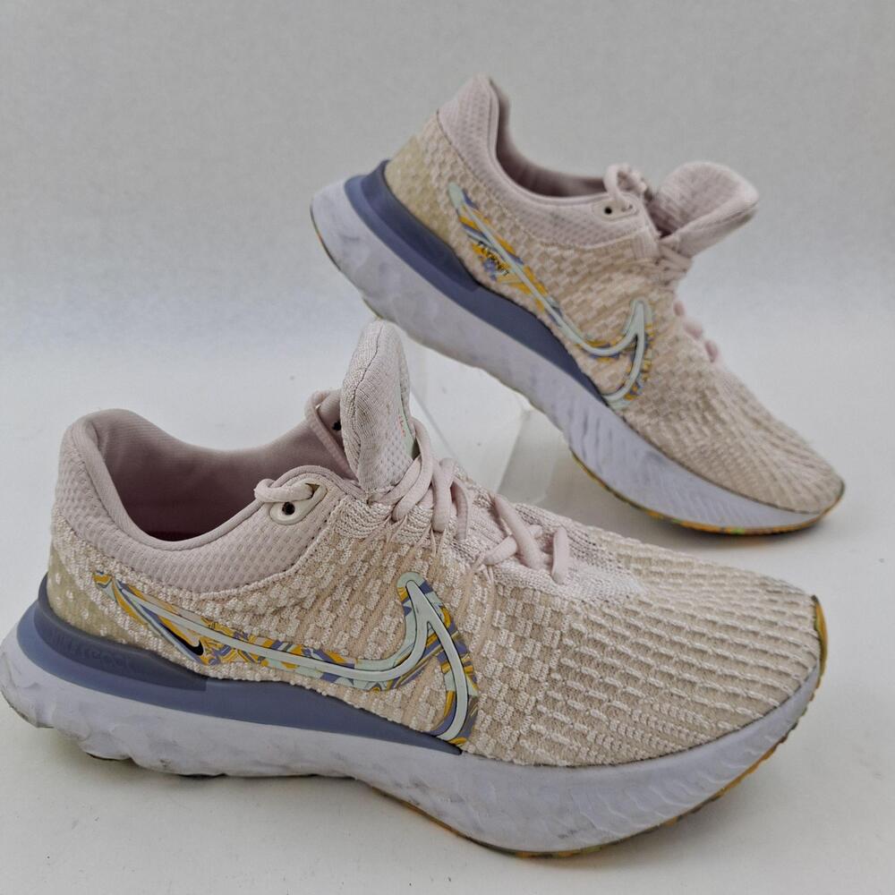 Nike React Shoes Womens Size 10 Running Athletic Sneakers DO9477-600 clean.